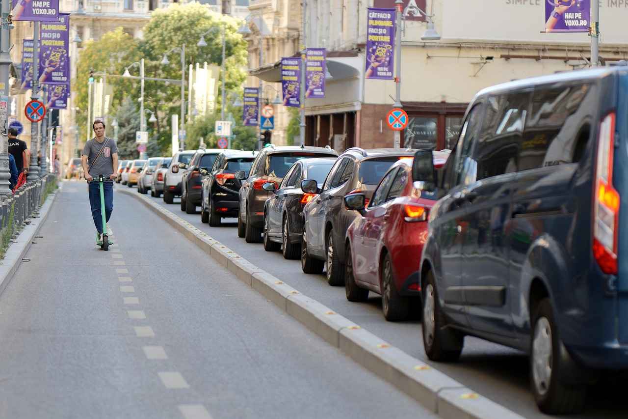 How to Safely Ride an Electric Bike in Busy City Traffic