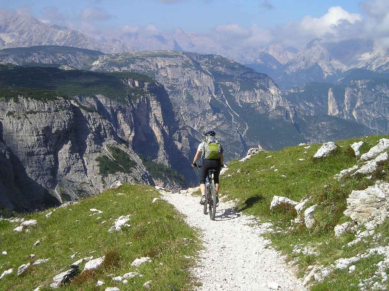 2. Top Electric Mountain Bike Brands